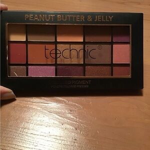 TECHNIC PRESSED PIGMENT EYESHADOW PALETTE IN PEANUT BUTTER & JELLY GREAT BRITAIN